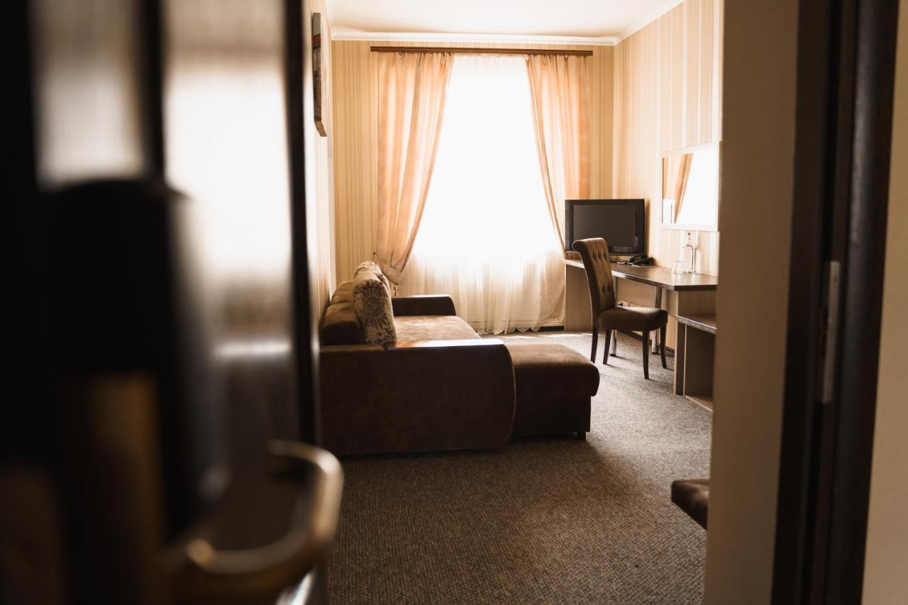 Globus Hotel Petrikov  المظهر الخارجي الصورة