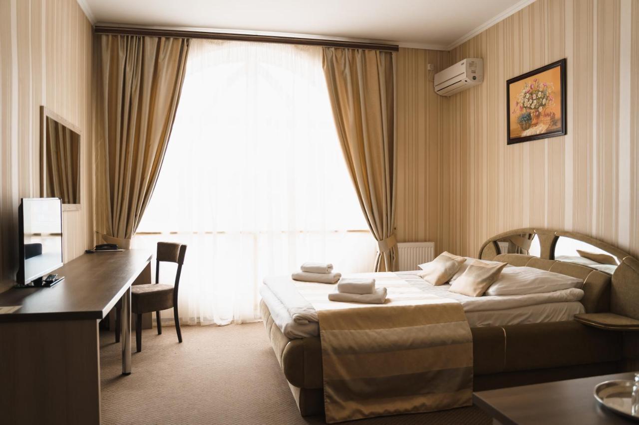 Globus Hotel Petrikov  المظهر الخارجي الصورة